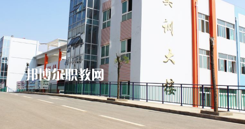 畢節(jié)同心農(nóng)工中等職業(yè)技術(shù)學(xué)校2021年報(bào)名條件、招生要求、招生對(duì)象