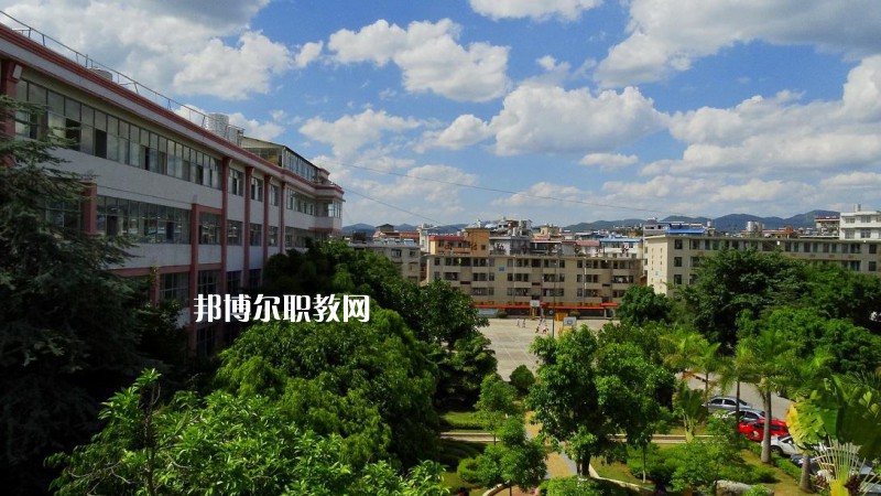 思茅衛(wèi)生學(xué)校2021年報名條件、招生要求、招生對象