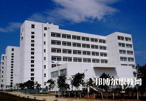 大理衛(wèi)生學校2021年報名條件、招生要求、招生對象