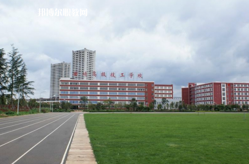 曲靖技工學(xué)校2021年報(bào)名條件、招生對(duì)象