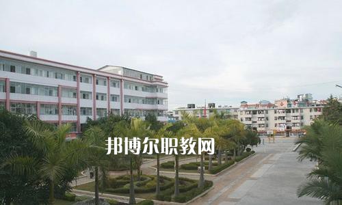 云南省普洱衛(wèi)生學(xué)校2021年學(xué)費、收費多少