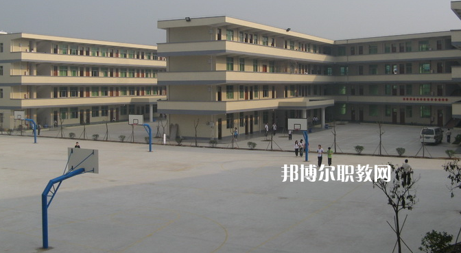 廣東領(lǐng)才技工學(xué)校2022年報(bào)名條件、招生要求、招生對象