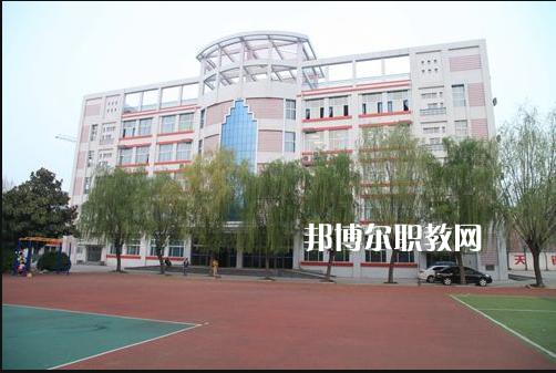 重慶輕工業(yè)技工學(xué)校2022年學(xué)費(fèi)、收費(fèi)多少 