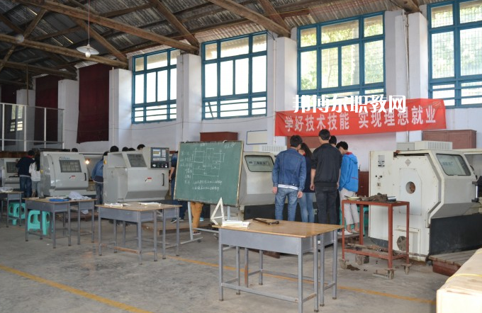 貴州鐵路技術(shù)學(xué)校2022年報名條件、招生要求、招生對象