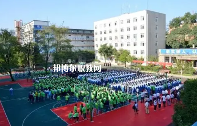 貴州鐵路技師學(xué)校2022年學(xué)費(fèi)、收費(fèi)多少