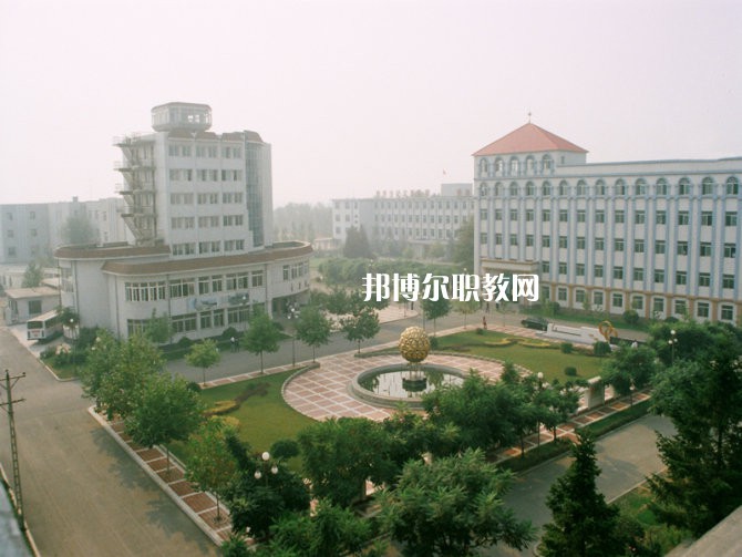 重慶市紡織技工學(xué)校2022年學(xué)費(fèi)、收費(fèi)多少 