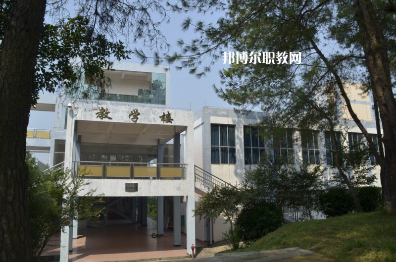 重慶第三衛(wèi)生學校2022年報名條件、招生要求、招生對象 