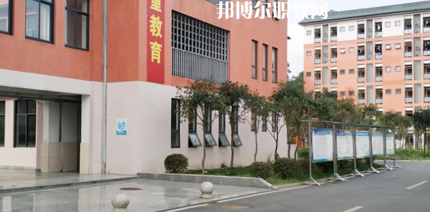 成都廣信數(shù)字技術(shù)職業(yè)學校2022年學費、收費多少