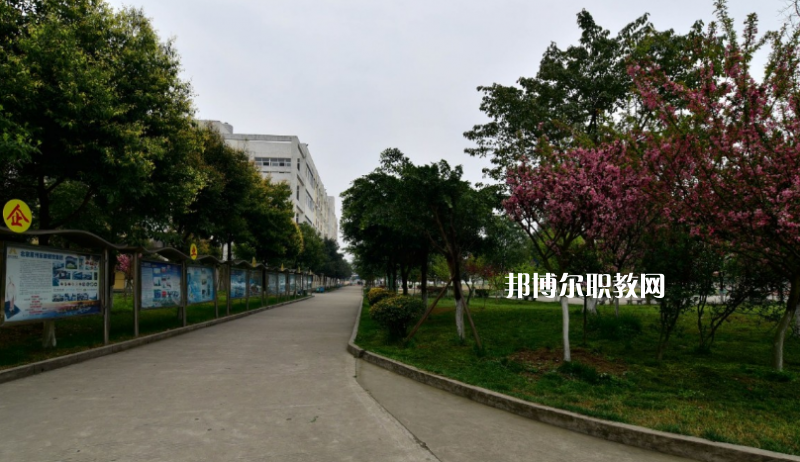四川省廣漢市職業(yè)中專學(xué)校怎么樣、還不好