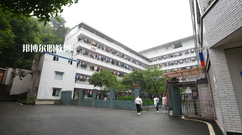四川涼山衛(wèi)生學校2022年招生辦聯系電話