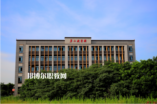 重慶工貿(mào)高級技工學(xué)校2022年報名條件、招生要求、招生對象