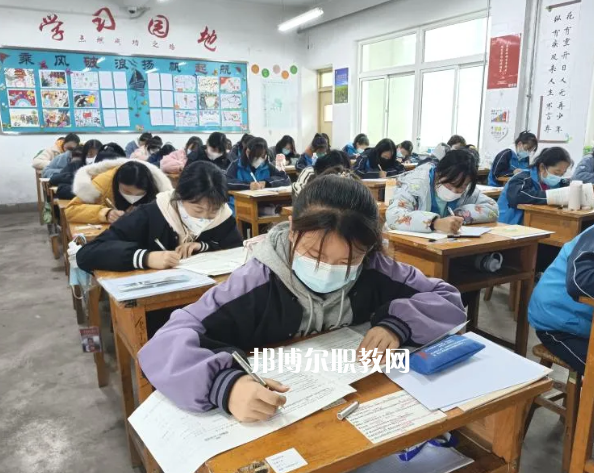 平?jīng)隼砉ぶ械葘I(yè)學(xué)校2022年報名條件、招生要求、招生對象