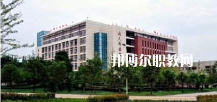 瀘州醫(yī)學(xué)院衛(wèi)生學(xué)校2022年學(xué)費(fèi)、收費(fèi)多少