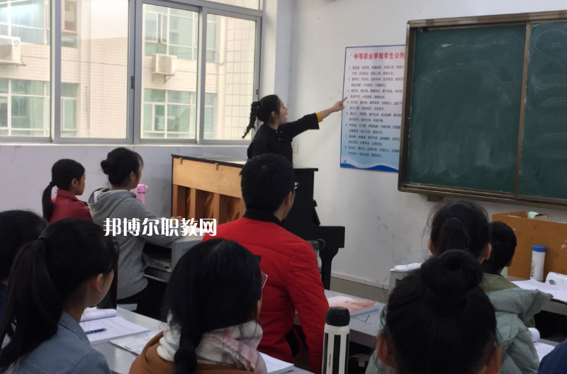 汕頭文化藝術(shù)學(xué)校2022年報(bào)名條件、招生要求、招生對象