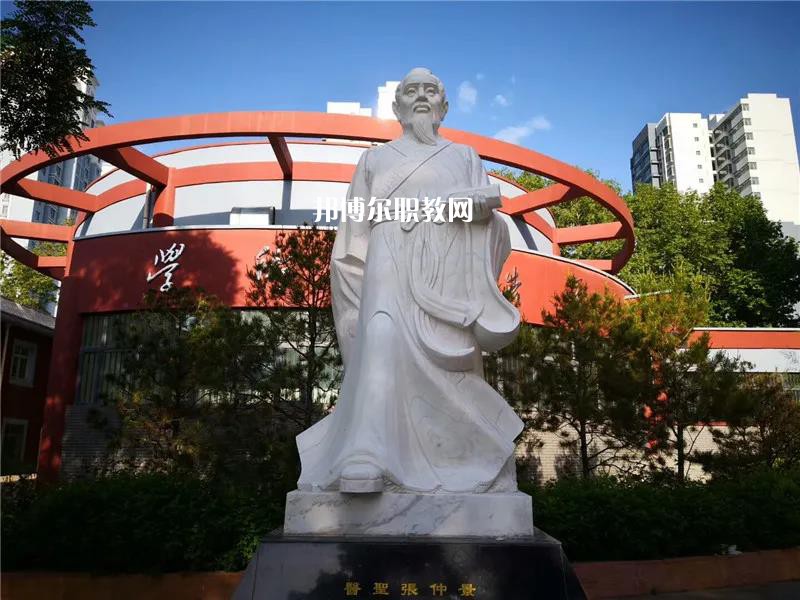 天水衛(wèi)生學校2022年報名條件、招生要求、招生對象
