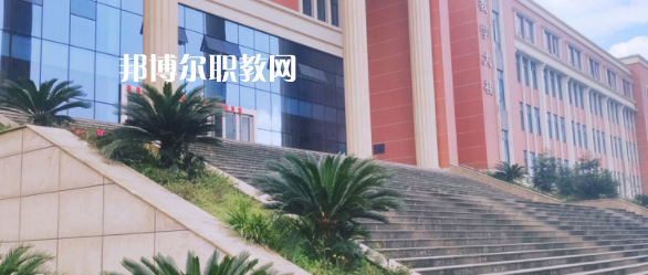 樂(lè)山市醫(yī)藥科技高級(jí)技工學(xué)校成都校區(qū)2022年報(bào)名條件、招生要求、招生對(duì)象