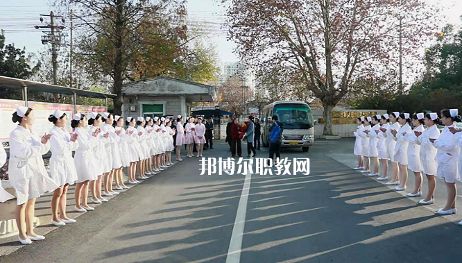 安徽淮南衛(wèi)生學(xué)校2022年報名條件、招生要求、招生對象