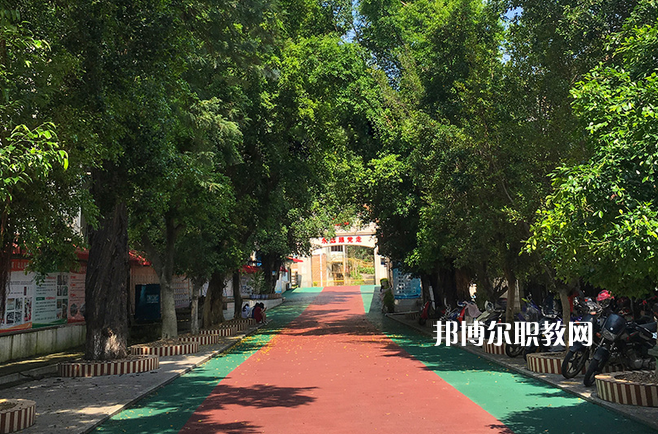 曲靖富源職業(yè)技術(shù)學(xué)校2022年報(bào)名條件、招生要求、招生對(duì)象