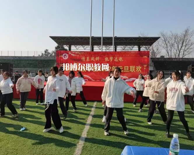 鳳陽(yáng)科技學(xué)校2022年報(bào)名條件、招生要求、招生對(duì)象
