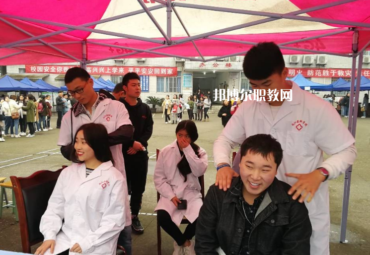 四川內(nèi)江醫(yī)科學(xué)校2022年報(bào)名條件、招生要求、招生對(duì)象