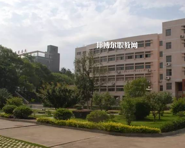 曲靖工商職業(yè)技術學校2022年學費、收費多少