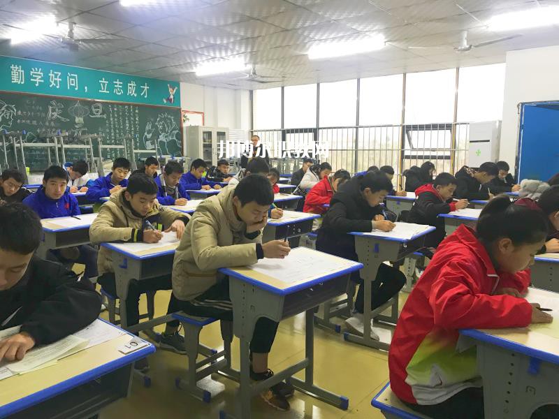 四川達(dá)州鳳凰職業(yè)技術(shù)學(xué)校2022年報(bào)名條件、招生要求、招生對(duì)象