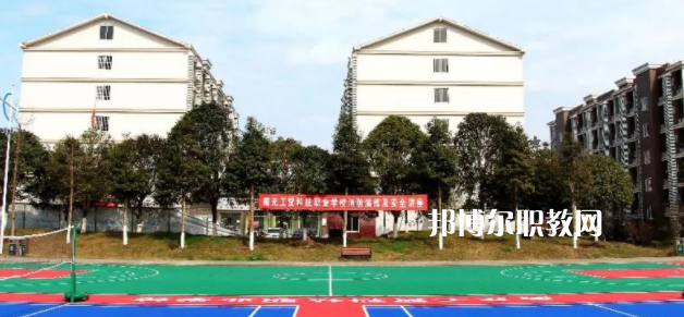 南充工貿(mào)科技職業(yè)學校2022年學費、收費多少