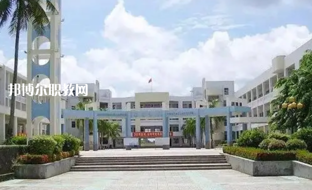 海南農(nóng)墾衛(wèi)生學(xué)校2022年報名條件、招生要求、招生對象