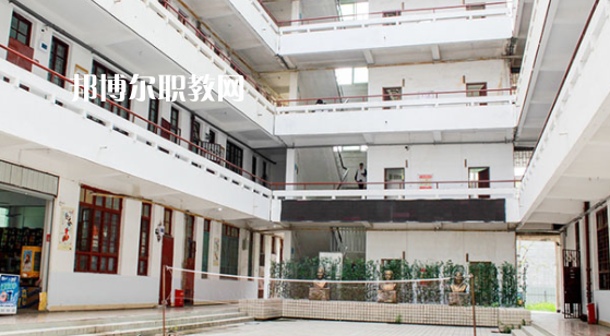 福建新華技術(shù)學(xué)校2023年學(xué)費(fèi)、收費(fèi)多少