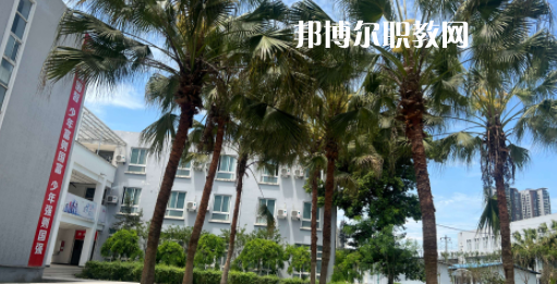 成都光華技工學(xué)校地址在哪里，哪個(gè)地區(qū)，哪個(gè)城市?