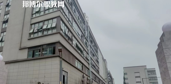 重慶市渝北區(qū)竟成中學(xué)校地址在哪里，哪個(gè)地區(qū)，哪個(gè)城市?