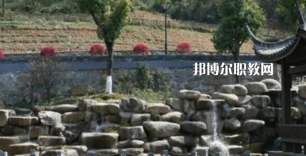 杭州市富陽區(qū)職業(yè)高級中學(xué)地址在哪里，哪個地區(qū)，哪個城市?