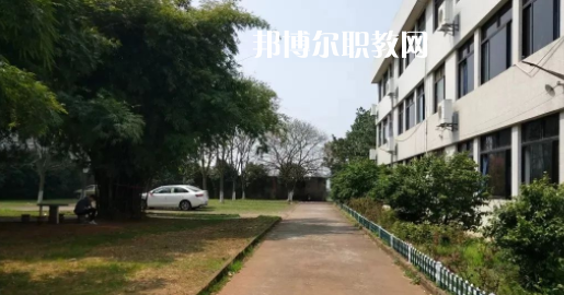 蘭溪市第六中學(xué)地址在哪里，哪個地區(qū)，哪個城市?