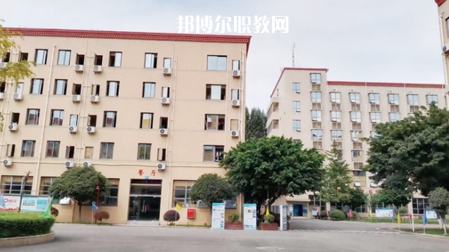 四川科華高級(jí)技工學(xué)校醫(yī)藥衛(wèi)生類對(duì)口高考班地址在哪里，哪個(gè)地區(qū)，哪個(gè)城市?