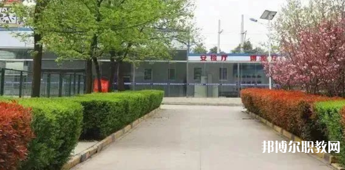 西安軌道交通技師學(xué)院地址，乘車路線