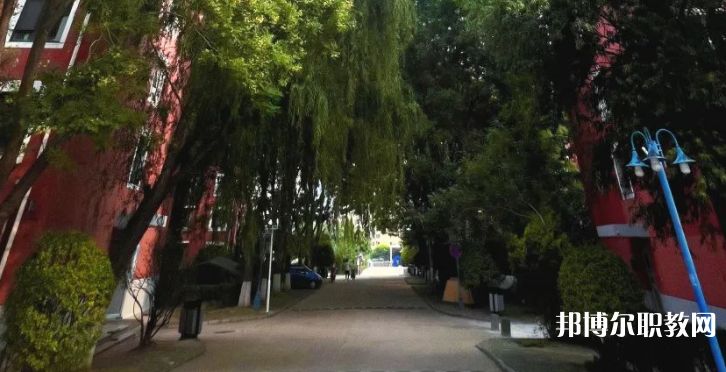 秦皇島市外事旅游職業(yè)學(xué)校地址，乘車路線