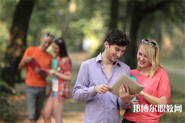 河南哪里的中專學校能讀跨境電商與移動商務(wù)營銷專業(yè)