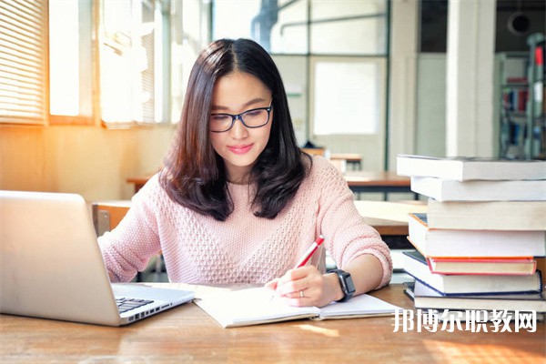 湖北哪里的中專學校能讀助產(chǎn)專業(yè)