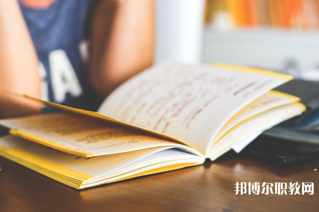 湖北哪里的中專學(xué)校能讀工程造價專業(yè)專業(yè)