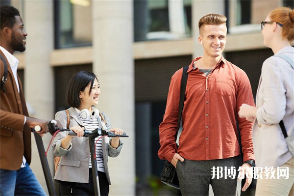 湖北哪里的中職學校能讀航空服務與旅游專業(yè)