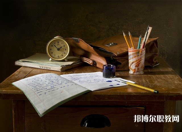 湖北哪里的中專學(xué)校能讀計算機應(yīng)用(人工智能大數(shù)據(jù)處理)專業(yè)