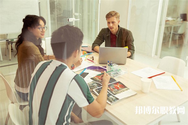 湖北哪里的中職學校能讀計算機維修與電子技術(shù)應用專業(yè)