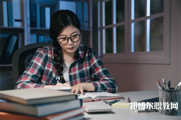 湖北哪里的中專(zhuān)學(xué)校能讀旅游與酒店管理專(zhuān)業(yè)