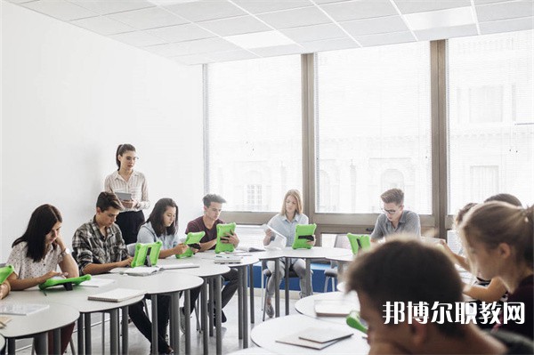 湖北哪里的中專學校能讀計算機類（計算機應用、數(shù)字媒體設計）專業(yè)