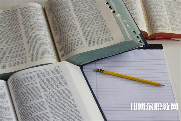 湖北哪里的職教中心能讀服裝制作與生產(chǎn)管理專(zhuān)業(yè)