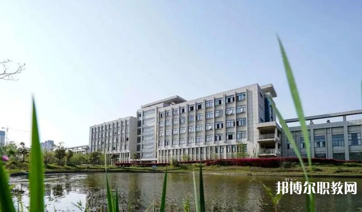 2024蕪湖汽車工程學(xué)校招生計(jì)劃 招生人數(shù)是多少(附要求、條件、對(duì)象)