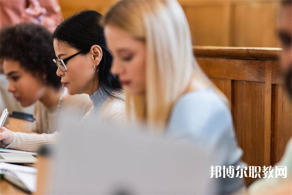 廣西哪里的中職學校能讀鐵路客運與服務(wù)(地鐵安檢)專業(yè)
