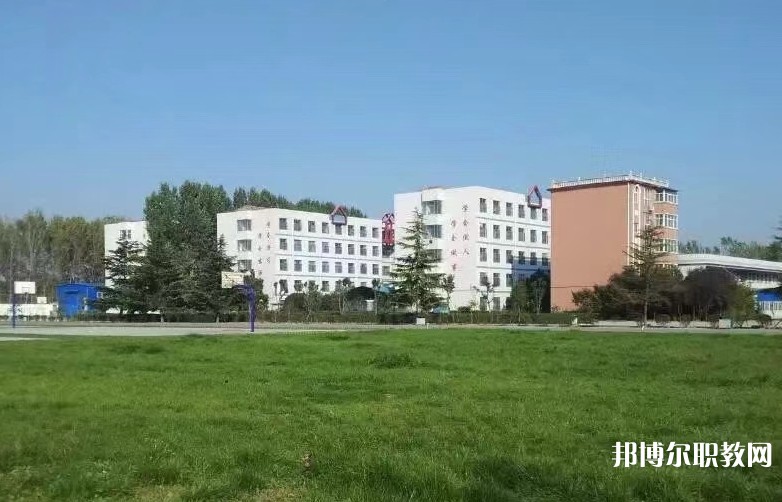 青島博愛成人中等專業(yè)學校地址，乘車路線