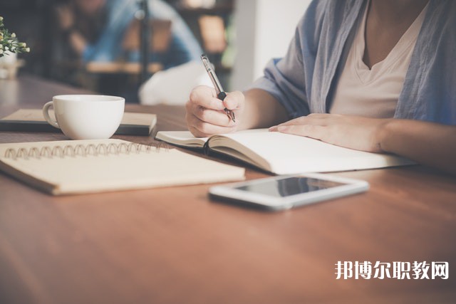四川哪里的職業(yè)學(xué)校能讀計算機應(yīng)用和維護(hù)專業(yè)