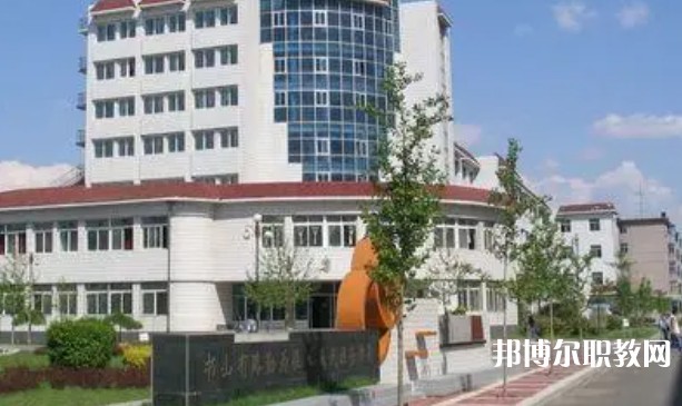 2024鞍山市廣播電視學(xué)校多少錢 鞍山市廣播電視學(xué)校各專業(yè)學(xué)費收費標準